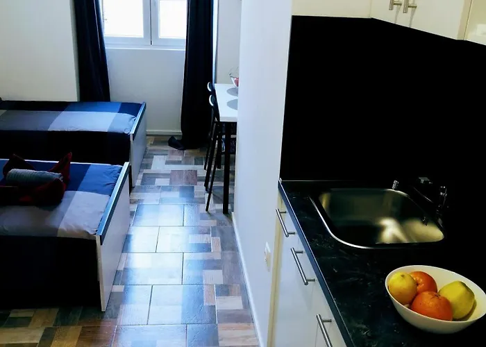 Center - Studio Apartment *