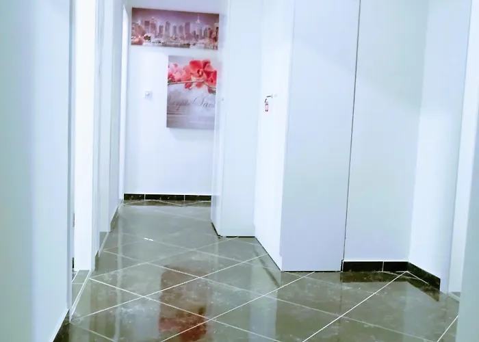 Center - Studio Apartment