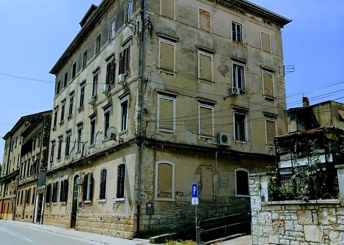 Center - Studio Apartment